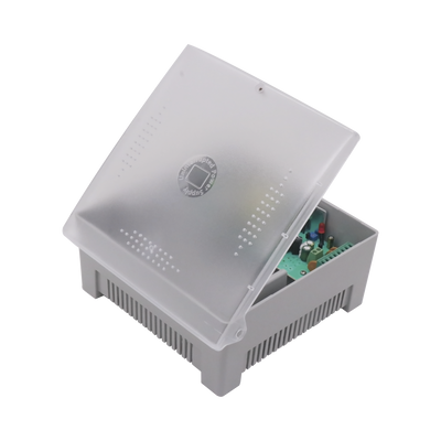 Fuente de Alimentación con Gabinete de 4 Salidas de 11 - 15 Vcc / 5 Amper /  Voltaje de Entrada: 96 - 264 Vca / Soporta Proteccion contra Sobrecorriente de Salida, Proteccion contra Cortocircuito / Led Indicador